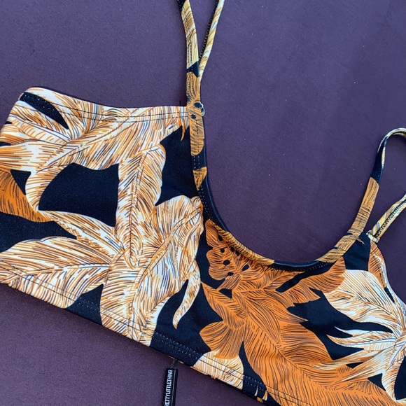 Pretty Little Thing Palm Leaf Bikini Top - Picture 2 of 5